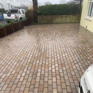 yellow-granite-tumbled-setts-200x100