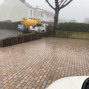 yellow-granite-tumbled-setts-200x100